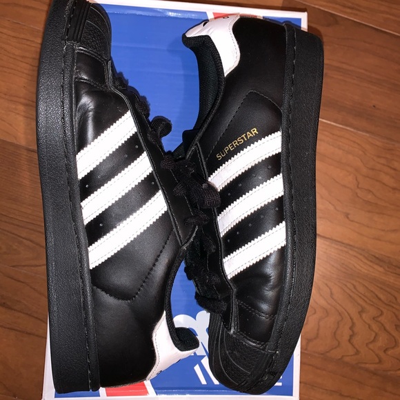 Adidas Superstar Shell-toe Casual Sneakers - Picture 2 of 8